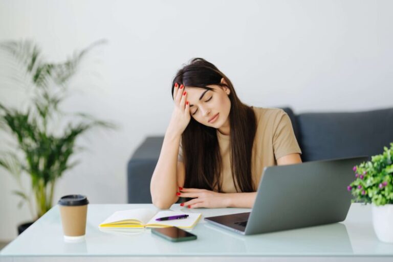خطرات خوشبینی زیاد چگونه خوش‌بینی بیش از حد ممکن است به شکست کسب‌وکار منجر شود؟