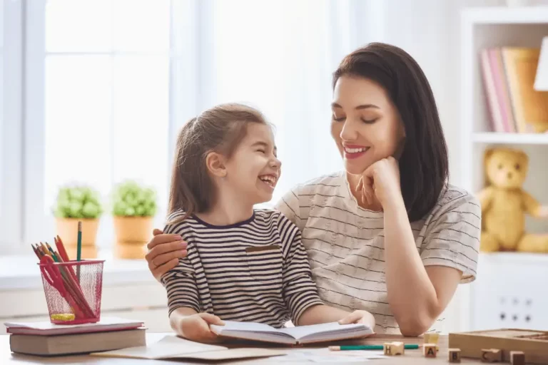 مقایسه اثرات سختی‌های دوران کودکی و بزرگسالی