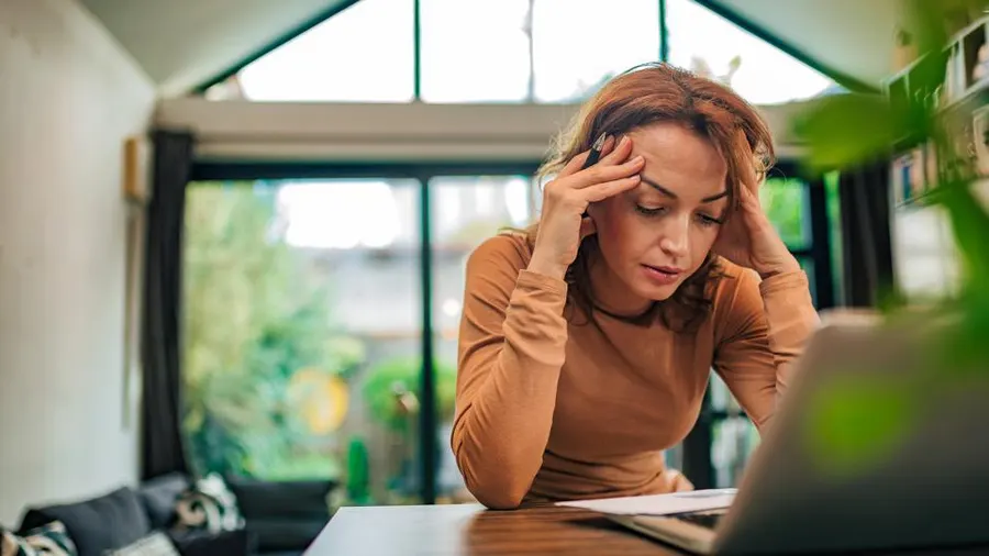 نشخوار فکری و استرس  رویدادهای منفی زندگی و تاثیر آن بر رضایت از زندگی در جوانان