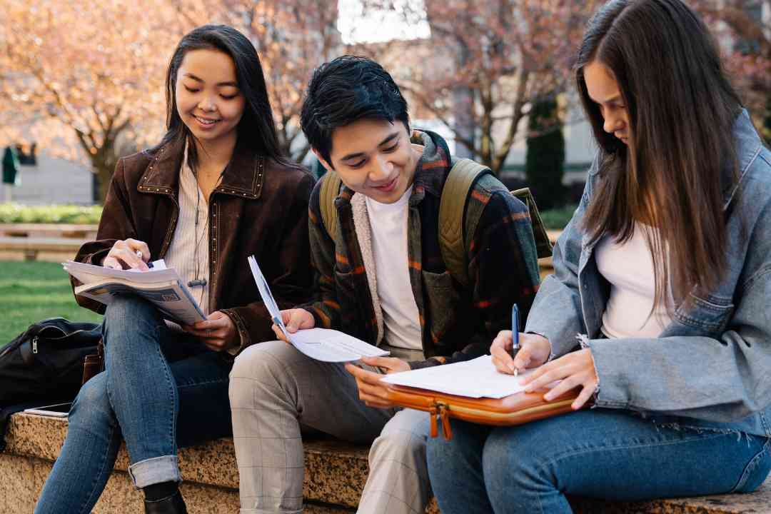 نقش رضایت از زندگی در بهبود عملکرد تحصیلی